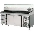 PIZZAKÜHLTISCH AUS EDELSTAHL - MIT AUFSATZKÜHLVITRINE FÜR GN 1/3 BEHÄLTER - FÜR PIZZABEHÄLTER cm 60 x 40 x 7 - UMLUFTKÜHLUNG - Mod. AK2612TN38 - 2 GEKÜHLTE TÜREN + 1 UNGEKÜHLTER SCHUBLADENBLOCK MIT 7 SCHUBLADEN - TEMPERATUR -2°/+8°C - Abmessungen in cm (B