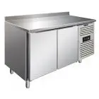 Kühltisch mit Aufkantung - Edelstahl AISI 304 - Umluftkühlung - Mod CXF2200TN - Gastronorm 1/1 (53 x 32,5 cm) - 2 Türen - Nutzvolumen: 313,5 Liter - Temperaturberereich: -2°/+8°C - Produktmaße (B x T x H): 136 x 70 x 96