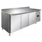 Kühltisch mit Aufkantung - Edelstahl AISI 304 - Umluftkühlung - Mod CXF3200TN - Gastronorm 1/1 (53 x 32,5 cm) - 3 Türen - Nutzvolumen: 358 Liter - Temperaturberereich: -2°/+8°C - Produktmaße (B x T x H): 179,5 x 70 x 96