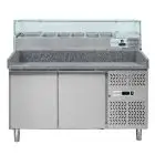 PIZZAKÜHLTISCH AUS EDELSTAHL - MIT KÜHLAUFSATZ - FÜR PIZZABEHÄLTER 60 x 40 cm - UMLUFTKÜHLUNG - Mod DB2600TN38 - 2 KÜHLTÜREN - TEMPERATUR: -2°/+8°C - Abmessungen in cm (B x T x H): 151 x 80 x 143,5