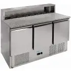 Saladette und pizzakühltisch aus edelstahl AISI 201 - Mod G-PS903-FC - Gastronorm 1/1 (53 x 32,5 cm) - Statische kühlung - 3 kühltüren - Temperatur: +2°/+8°C - Produktmaße (BxTxH) cm 136,5 x 70 x 102