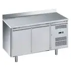 KÜHLTISCH MIT AUFKANTUNG AUS EDELSTAHL AISI 201 - FÜR SNACKS - UMLUFTKÜHLUNG - Mod. G-SNACK2200TN-FC - 2 TÜREN - Bruttokapazität: 159 Liter - TEMPERATUR: -2°/+8°C - Abmessungen in cm. (B x T x H): 136 x 60 x 95 - EG-Norm