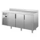 Kühltisch aus Edelstahl AISI 304 - MOD. IUSH843 - Gastronorm 1/1 (53 x 32,5 cm) - 3 Türen - Umluftkühlung - Nutzvolumen: 460 Liter - Temperaturbereich. 0°/+8°C - Produktmaße in cm (B x T x H): 172 x 70 x 85/93,5 - CE-Kennzeichnung