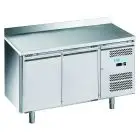 Kühltisch mit aufkantung aus edelstahl AISI 201 - Mod M-GN2200BT-FC - Gastronorm 1/1 (53 x 32,5 cm) - Belüftet - 2 Türen - Bruttokapazität Lt 282 - Temperatur -18°/- 22°C - Produktmaße (BxTxH) cm 136 x 70 x 95