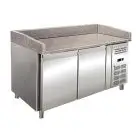 PIZZAKÜHLTISCH - Edelstahl AISI 304 - für Pizzateigbehälter 60x40 cm - Umluftkühlung - Mod. RB02 - 2 Türen - Temperaturberereich: +2°/+8°C - Produktmaße (B x T x H): 151 X 80 X 100 - CE-Kennzeichnung