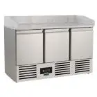 SALADETTE UND PIZZAKÜHLTISCH - Edelstahl AISI 304 - Mod SF 903 PZ - statische Kühlung, unterstützt durch einen Lüfter für eine gleichmäßige Temperaturverteilung - Gastronorm 1/1 (53 x 32,5 cm) - 3 gekühlte Türen - Temperaturberereich: +2°/+8°C - Produktma
