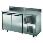 KÜHLTISCH MIT AUFKANTUNG AUS EDELSTAHL AISI 304 - Mod. UG02M60AL - UMLUFTKÜHLUNG - 2 TÜREN - TEMPERATUR 0°/+10°C - Abmessungen in cm (B x T x H): 146 x 60 x 95/102 -CE-Kennzeichnung