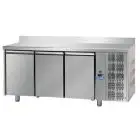 KÜHLTISCH MIT AUFKANTUNG AUS EDELSTAHL AISI 304 - FÜR KONDITOREIEN - BACKFORMEN 60x40 cm - UMLUFTKÜHLUNG - Mod. UQ03MAL - 3 TÜREN - TEMPERATUR 0°/+10°C - Abmessungen in cm (B x T x H): 215 x 80 x 95/102 -CE-Kennzeichnung