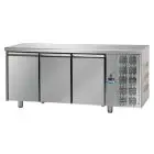 KÜHLTISCH AUS EDELSTAHL AISI 304- FÜR KONDITOREIEN - BACKFORMEN 60x40 cm - UMLUFTKÜHLUNG - Mod. UQ03M - 3 TÜREN - TEMPERATUR 0°/+10°C - Abmessungen in cm (B x T x H): 215 x 80 x 85/92 -CE-Kennzeichnung