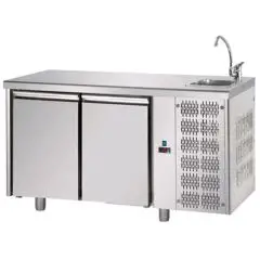 KÜHLTISCH AUS EDELSTAHL AISI 304 - Mod. UG02MGNL - ARBEITSPLATTE MIT WASCHBECKEN - UMLUFTKÜHLUNG - GASTRONORM 1/1 -  2 TÜREN - TEMPERATUR 0°/+10°C - Abmessungen in cm (B x T x H): . L 142 x P 70 x h 115/120 -CE-Kennzeichnung