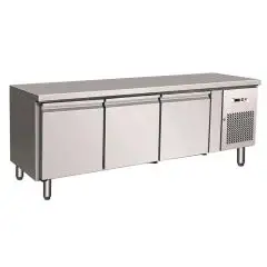 KÜHLTISCH AUS EDELSTAHL AISI 304 - UMLUFTKÜHLUNG - HöHE 65 cm - Mod. G-UGN3100TN - GASTRONORM 1/1 (53 x 32,5 cm) - 3 TÜREN - Bruttokapazität: 262 Liter - TEMPERATUR: -2°/+8°C - Abmessungen in cm. (B x T x H): 179,5 x 70 x 65 - EG-Norm