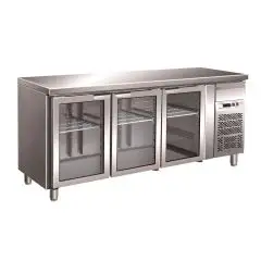 KÜHLTISCH AUS EDELSTAHL AISI 304 - UMLUFTKÜHLUNG - Mod. G-GN3100TNG - GASTRONORM 1/1 (53 x 32,5 cm) - 3 GLASTÜREN - Bruttokapazität: 417 Liter - TEMPERATUR: +2°/+8°C - Abmessungen in cm. (B x T x H): 179,5 x 70 x 86 - EG-Norm