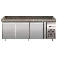 PIZZAKÜHLTISCH AUS EDELSTAHL AISI 304 - FÜR PIZZATEIGBEHÄLTER 60 x 40 cm - UMLUFTKÜHLUNG - Mod. G-PZ3600TN - 3 KÜHLTÜREN - TEMPERATUR: +2°/+8°C - ABMESSUNGEN IN cm (B x T x H): 202 x 80 x 100 - EG-Norm