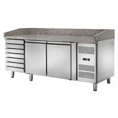 PIZZAKÜHLTISCH AUS EDELSTAHL - FÜR PIZZABEHÄLTER  cm 60 x 40 x 7 H - UMLUFTKÜHLUNG - Mod. CM2612TN - 2 GEKÜHLTE TÜREN + 1 UNGEKÜHLTER SCHUBLADENBLOCK MIT 7 SCHUBLADEN - TEMPERATUR -2°/+8°C - Abmessungen in cm (B x T x H): 202,5 x 80 x 105 - EG-NORM