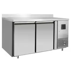 Kühltisch Mit Aufkantung aus Edelstahl - Umluftkühlung - Mod. FQG4533GRA - Gastronorm 1/1 (53 x 32,5 cm) - 2 Türen - Nutzvolumen: 280 Liter - Temperaturbereich: 0°/+8°C - Produktmaße in cm (B x T x H): 136 x 70 x 95 - CE-Kennzeichnung