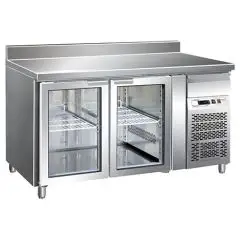 KÜHLTISCH MIT AUFKANTUNG AUS EDELSTAHL AISI 304 - UMLUFTKÜHLUNG - Mod. G-GN2200TNG - GASTRONORM 1/1 (53 x 32,5 cm) - 2 GLASTÜREN - Bruttokapazität: 282 Liter - TEMPERATUR: +2°/+8°C - Abmessungen in cm. (B x T x H): 136 x 70 x 96 - EG-Norm