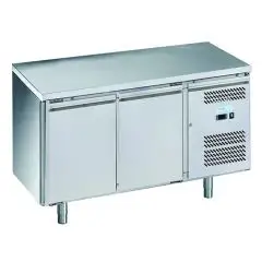 KÜHLTISCH AUS EDELSTAHL AISI 201 - KONDITOREIWAREN - UMLUFTKÜHLUNG - Mod. G-PA2100TN-FC - 2 TÜREN - Bruttokapazität: 390 Liter - TEMPERATUR: -2°/+8°C - Abmessungen in cm. (B x T x H): 151 x 80 x 85 - EG-Norm