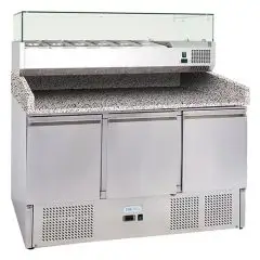 PIZZAKÜHLTISCH AUS EDELSTAHL AISI 201 - GASTRONORM 1/1 (cm 53 x 32,5) - STATISCHE KÜHLUNG - Mod. G-S903PZVRXGLASS FC - MIT KÜHLAUFSATZ - 3 KÜHLTÜREN - TEMPERATUR: +2°/+8°C - Abmessungen in cm (B x T x H): 140 x 70 x 145,5 - EG-NORM