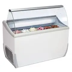 Eistheke - Mod. VETRINA J 7 EXTRA - Fassungsvermögen: 317 Liter - Temperaturbereich: - 15 °C / -20 °C - Produktmaße in cm (B x T x H): 134,1 x 72,3 x 125,3 - CE-Kennzeichnung