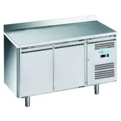 Kühltisch mit aufkantung aus edelstahl AISI 201 - Mod M-GN2200BT-FC - Gastronorm 1/1 (53 x 32,5 cm) - Belüftet - 2 Türen - Bruttokapazität Lt 282 - Temperatur -18°/- 22°C - Produktmaße (BxTxH) cm 136 x 70 x 95