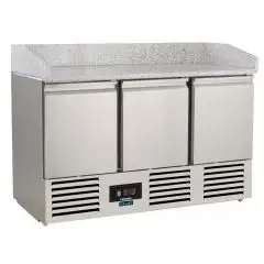 SALADETTE UND PIZZAKÜHLTISCH - Edelstahl AISI 304 - Mod SF 903 PZ - statische Kühlung, unterstützt durch einen Lüfter für eine gleichmäßige Temperaturverteilung - Gastronorm 1/1 (53 x 32,5 cm) - 3 gekühlte Türen - Temperaturberereich: +2°/+8°C - Produktma