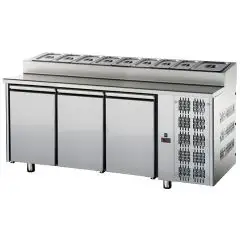 KÜHLTISCH AUS EDELSTAHL AISI 304 - Mod. TF03MIDGNSK - UMLUFTKÜHLUNG - GASTRONORM 1/1 - ARBEITSFLÄCHE FÜR SNACKZUBEREITUNG - 3 TÜREN - TEMPERATUR 0°/+10°C - Abmessungen in cm (B x T x H): 187 x 70 x 95/102 -CE-Kennzeichnung