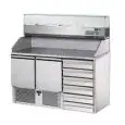 SALADETTE UND PIZZAKÜHLTISCH - Mod. SLV02C6 + VR4110VD - UMLUFTKÜHLUNG - GASTRONORM 1/1 (cm 53x32,5) - ARBEITSPLATTE UND AUFKANTUNG AUS GRANIT -  2 GEKÜHLTE TÜREN - 6 NEUTRALE SCHUBLADEN - KÜHLVITRINE  GN 1/4 (cm 26,5x16,2) - TEMPERATUR +4°/+6°C - Abmessu