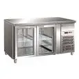 KÜHLTISCH AUS EDELSTAHL AISI 304 - UMLUFTKÜHLUNG - Mod. G-GN2100TNG - GASTRONORM 1/1 (53 x 32,5 cm) - 2 GLASTÜREN - Bruttokapazität: 282 Liter - TEMPERATUR: +2°/+8°C - Abmessungen in cm. (B x T x H): 136 x 70 x 86 - EG-Norm