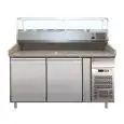 PIZZAKÜHLTISCH AUS EDELSTAHL AISI 304 - MIT KÜHLAUFSATZ - FÜR PIZZABEHÄLTER 60 x 40 cm - UMLUFTKÜHLUNG - MOD. G-PZ2600TN38 - 2 KÜHLTÜREN - TEMPERATUR: +2°/+8°C - Abmessungen in cm (B x T x H): 151 x 80 x 144,5 - EG-NORM
