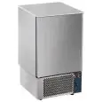 SCHOCKFROSTER - MOD. BU07I - Luftkühlung - Kapazität der Backformen: 7 x GN 1/1 (cm 53x32,5) oder 7 cm 60x40 - Schnellkühlleistung: +70° +3° (25 kg) - Schnellfrostleistung: +70° -18° (15 kg) - Aussenmaße in cm (B x T x H): 75 x 74 x 130/132 - EG-Norm