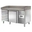 PIZZAKÜHLTISCH AUS EDELSTAHL - FÜR PIZZABEHÄLTER  cm 60 x 40 x 7 H - UMLUFTKÜHLUNG - Mod. CM1612TN - 1 GEKÜHLTE TÜREN + 1 UNGEKÜHLTER SCHUBLADENBLOCK MIT 7 SCHUBLADEN - TEMPERATUR -2°/+8°C - Abmessungen in cm (B x T x H): 151,5 x 80 x 105 - EG-NORM