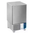 SCHOCKFROSTER - MOD.AB10 - Luftkühlung - Kapazität Backbleche: 10 x GN 1/1 (cm 53x32,5) oder 10 cm 60x40 - Schnellkühlleistung: +70° +3° (25 kg) - Schnellfrostleistung: +70° -18° ( Kg 15 ) - Außenmaße in cm (B x T x H): 75 x 75 x 131/133 - CE-Kennzeichnun