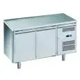 KÜHLTISCH AUS EDELSTAHL AISI 201 - KONDITOREIWAREN - UMLUFTKÜHLUNG - Mod. G-PA2100TN-FC - 2 TÜREN - Bruttokapazität: 390 Liter - TEMPERATUR: -2°/+8°C - Abmessungen in cm. (B x T x H): 151 x 80 x 85 - EG-Norm