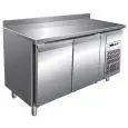 KÜHLTISCH MIT AUFKANTUNG AUS EDELSTAHL AISI 304 - KONDITOREIWAREN - UMLUFTKÜHLUNG - Mod. G-PA2200TN - 2 TÜREN - Bruttokapazität:  390 Liter - TEMPERATUR: +2°/+8°C - Abmessungen in cm. (B x T x H): 151 x 80 x 96 - EG-Norm