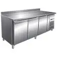 KÜHLTISCH MIT AUFKANTUNG AUS EDELSTAHL AISI 304 - KONDITOREIWAREN - UMLUFTKÜHLUNG - Mod. G-PA3200TN - 3 TÜREN - Bruttokapazität: 580 Liter - TEMPERATUR: +2°/+8°C - Abmessungen in cm. (B x T x H): 202 x 80 x 96 - EG-Norm