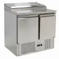 SALADETTE UND KÜHLTISCH AUS EDELSTAHL AISI 201 - Mod. G-PS200 - STATISCHE KÜHLUNG - GASTRONORM 1/1 (53 x 32,5 cm) - ARBEITSFLÄCHE AUS EDELSTAHL AISI 201 - 2 KÜHLTÜREN - TEMPERATUR: +2°/+8°C - Abmessungen in cm (B x T x H): 90 x 70 x 97 - EG-Norm