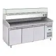 PIZZAKÜHLTISCH AUS EDELSTAHL AISI 201 - MIT KÜHLAUFSATZ - FÜR PIZZABEHÄLTER 60 x 40 x 7 cm - UMLUFTKÜHLUNG - MOD. G-PZ3600TN38 FC - 3 KÜHLTÜREN - TEMPERATUR: -2°/+8°C - Abmessungen in cm (B x T x H): 202 x 80 x 143,5 - EG-NORM