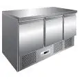 SALADETTE UND KÜHLTISCH AUS EDELSTAHL AISI 304 - Mod. G-S903TOP - STATISCHE KÜHLUNG - GASTRONORM 1/1 (cm 53 x 32,5) - 3 KÜHLTÜREN - TEMPERATUR: +2°/+8°C - Abmessungen in cm. (B x T x H): 136,5 x 70 x 85 - EG-Norm