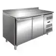 Kühltisch mit Aufkantung - Edelstahl AISI 201 - Umluftkühlung - Mod GN2200TN - Gastronorm 1/1 (53 x 32,5 cm) - 2 Türen - Nutzvolumen: 282 Liter - Temperaturberereich: +2°/+8°C - Produktmaße (B x T x H): 136 x 70 x 95