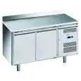 Kühltisch mit aufkantung aus edelstahl AISI 201 - Mod M-GN2200BT-FC - Gastronorm 1/1 (53 x 32,5 cm) - Belüftet - 2 Türen - Bruttokapazität Lt 282 - Temperatur -18°/- 22°C - Produktmaße (BxTxH) cm 136 x 70 x 95