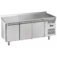 Kühltisch mit aufkantung aus edelstahl AISI 201 - Mod M-GN3200BT-FC - Gastronorm 1/1 (53 x 32,5 cm) - Belüftet - 3 Türen - Bruttokapazität Lt 417 - Temperatur -18°/- 22°C - Produktmaße (BxTxH) cm 179,5 x 70 x 95