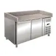 PIZZAKÜHLTISCH - Edelstahl AISI 304 - für Pizzateigbehälter 60x40 cm - Umluftkühlung - Mod. RB02 - 2 Türen - Temperaturberereich: +2°/+8°C - Produktmaße (B x T x H): 151 X 80 X 100 - CE-Kennzeichnung