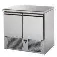 SALADETTE UND KÜHLTISCH - Mod. SLV02NX - UMLUFTKÜHLUNG - GASTRONORM 1/1 (cm 53x32,5) - ARBEITSPLATTE AUS EDELSTAHL - 2 GEKÜHLTE TÜREN - TEMPERATUR +4°/+6°C - Abmessungen in cm (B x T x H): 90,4 x 70 x 88 -CE-Kennzeichnung