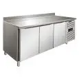 Tiefkühltisch mit Aufkantung - Edelstahl AISI 304 - Umluftkühlung - Mod SNACK 3200 BTF - 3 Türen - Nutzvolumen: 386 Liter - Temperaturberereich: -18°/-22°C - Produktmaße (B x T x H): 179,5 x 60 x 96