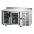 KÜHLTISCH MIT AUFKANTUNG AUS EDELSTAHL AISI 304 - UMLUFTKÜHLUNG - Mod. UG02MPVAL - GASTRONORM 1/1 - 2 GLASTÜREN - TEMPERATUR 0°/+10°C - Abmessungen in cm (B x T x H): 142 x 70 x 95/102 -CE-Kennzeichnung