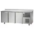KÜHLTISCH MIT AUFKANTUNG AUS EDELSTAHL AISI 304 - Mod. UG03M60AL - UMLUFTKÜHLUNG - 3 TÜREN - TEMPERATUR 0°/+10°C - Abmessungen in cm (B x T x H): 191 x 60 x 95/102 -CE-Kennzeichnung