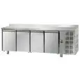 KÜHLTISCH MIT AUFKANTUNG AUS EDELSTAHL AISI 304 - UMLUFTKÜHLUNG - Mod. UG04MGNAL - GASTRONORM 1/1 - 4 TÜREN - NORMALE TEMPERATUR 0°/+10°C - Abmessungen in cm (B x T x H): 232 x 70 x 95/102 -CE-Kennzeichnung
