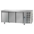 KÜHLTISCH AUS EDELSTAHL AISI 304- FÜR KONDITOREIEN - BACKFORMEN 60x40 cm - UMLUFTKÜHLUNG - Mod. UQ03M - 3 TÜREN - TEMPERATUR 0°/+10°C - Abmessungen in cm (B x T x H): 215 x 80 x 85/92 -CE-Kennzeichnung