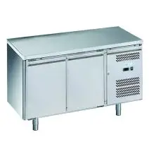 KÜHLTISCH AUS EDELSTAHL AISI 201 - KONDITOREIWAREN - UMLUFTKÜHLUNG - Mod. G-PA2100TN-FC - 2 TÜREN - Bruttokapazität: 390 Liter - TEMPERATUR: -2°/+8°C - Abmessungen in cm. (B x T x H): 151 x 80 x 85 - EG-Norm